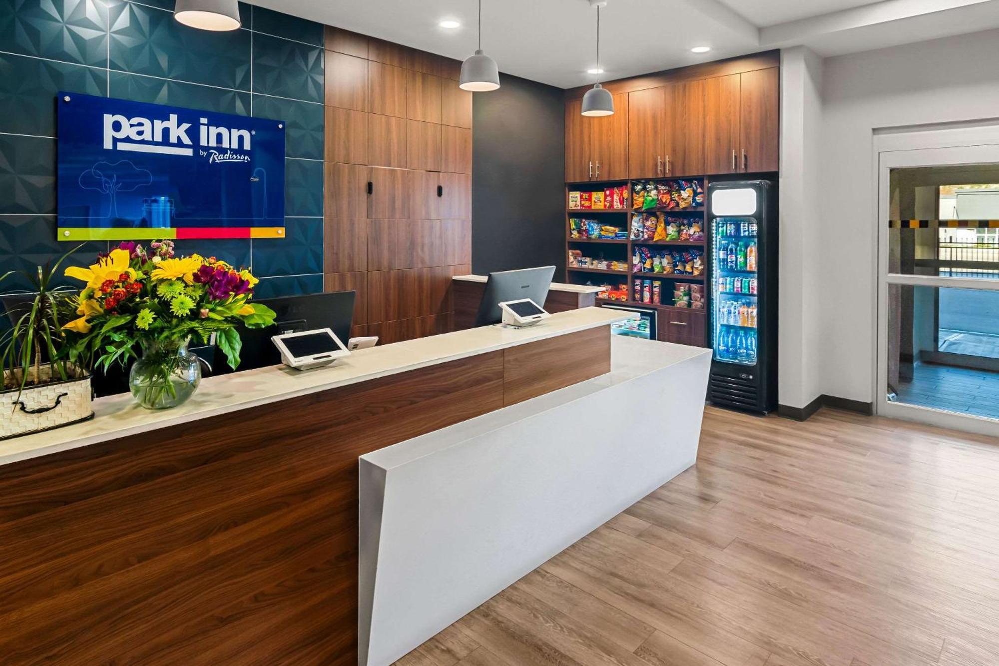 Park Inn By Radisson, Kelowna Kültér fotó