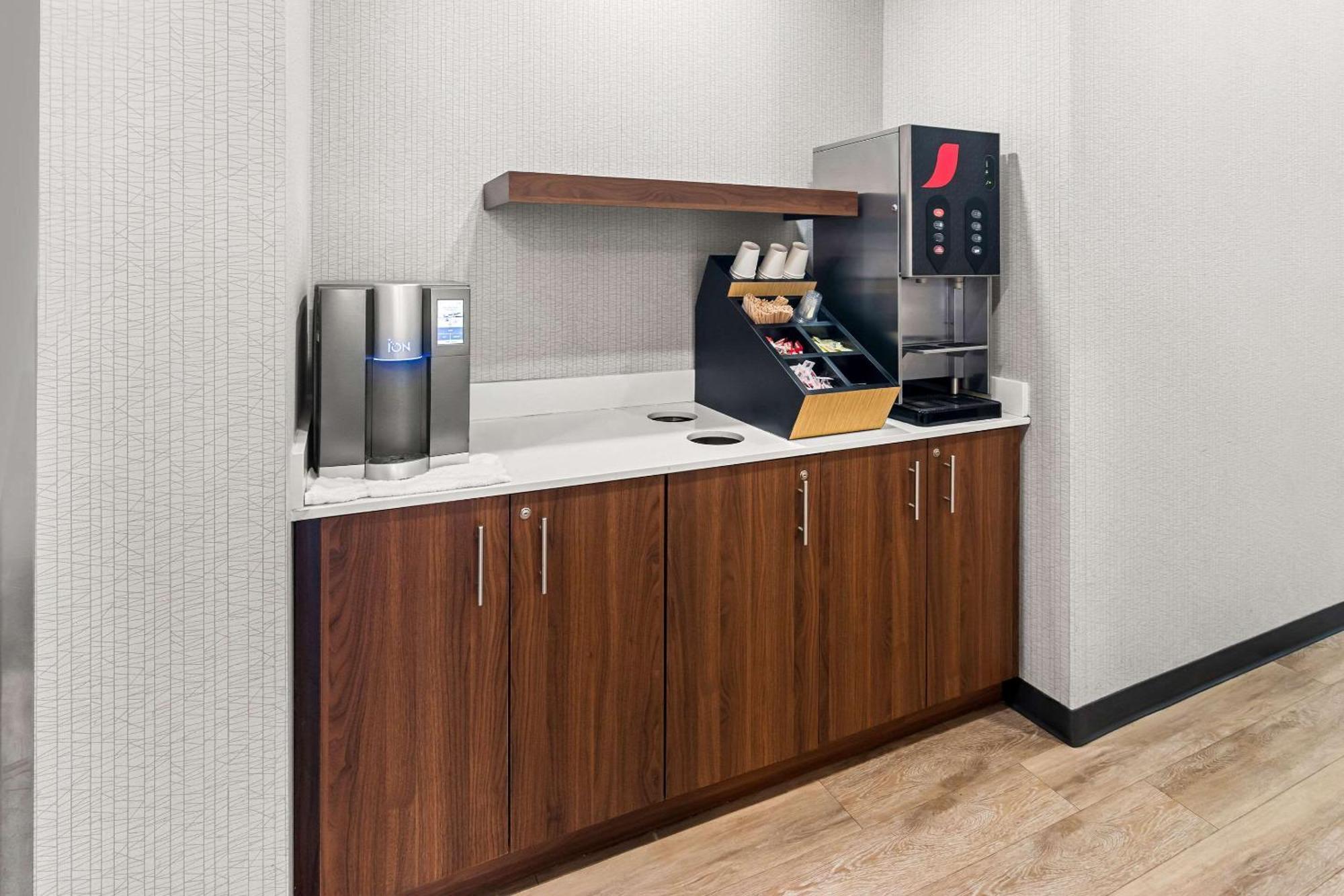 Park Inn By Radisson, Kelowna Kültér fotó