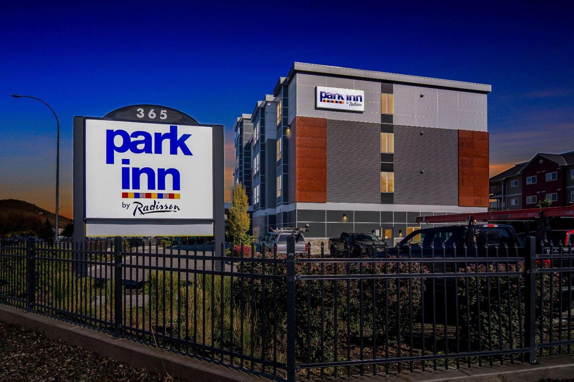 Park Inn By Radisson, Kelowna Kültér fotó